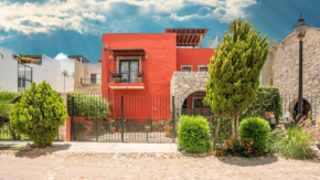 Eclectic Gem Near Centro King Beds and Rooftop Deck